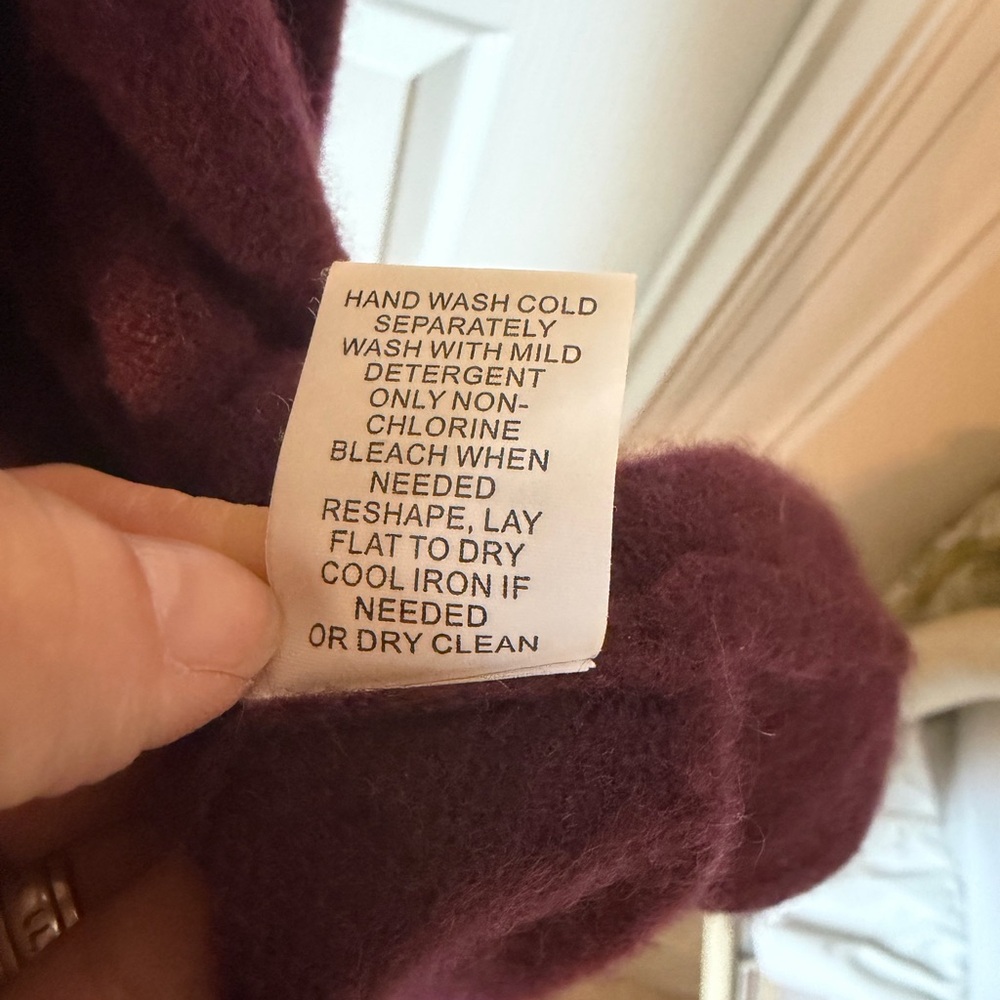 41 Hawthorn Burgundy Leena
100% Cashmere Open Cardigan large - Picture 8 of 8